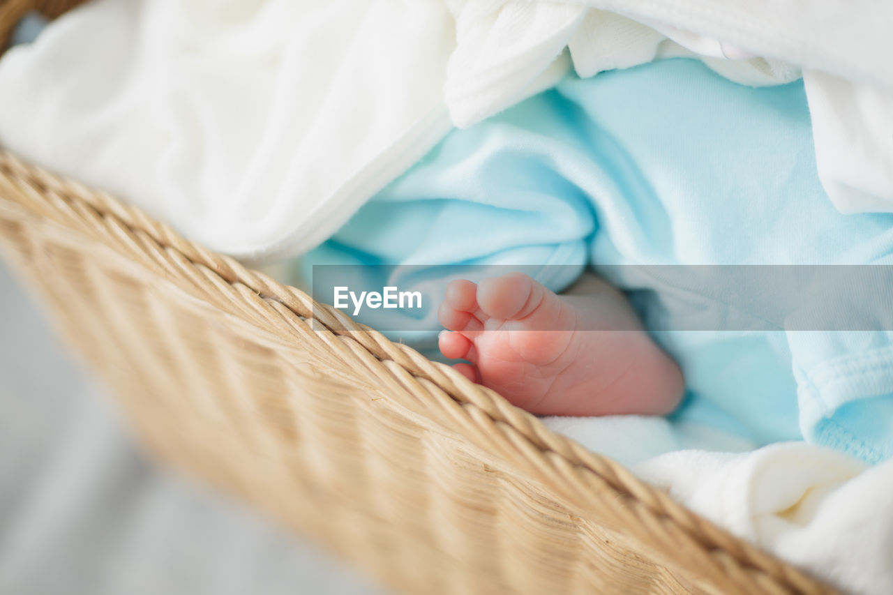 HIGH ANGLE VIEW OF BABY GIRL ON BED