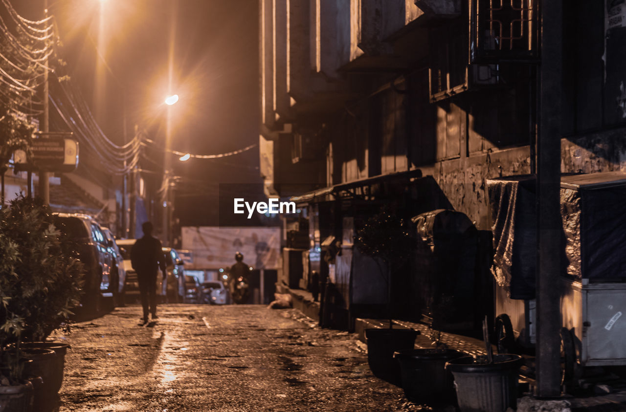 PEOPLE ON STREET AT NIGHT IN CITY