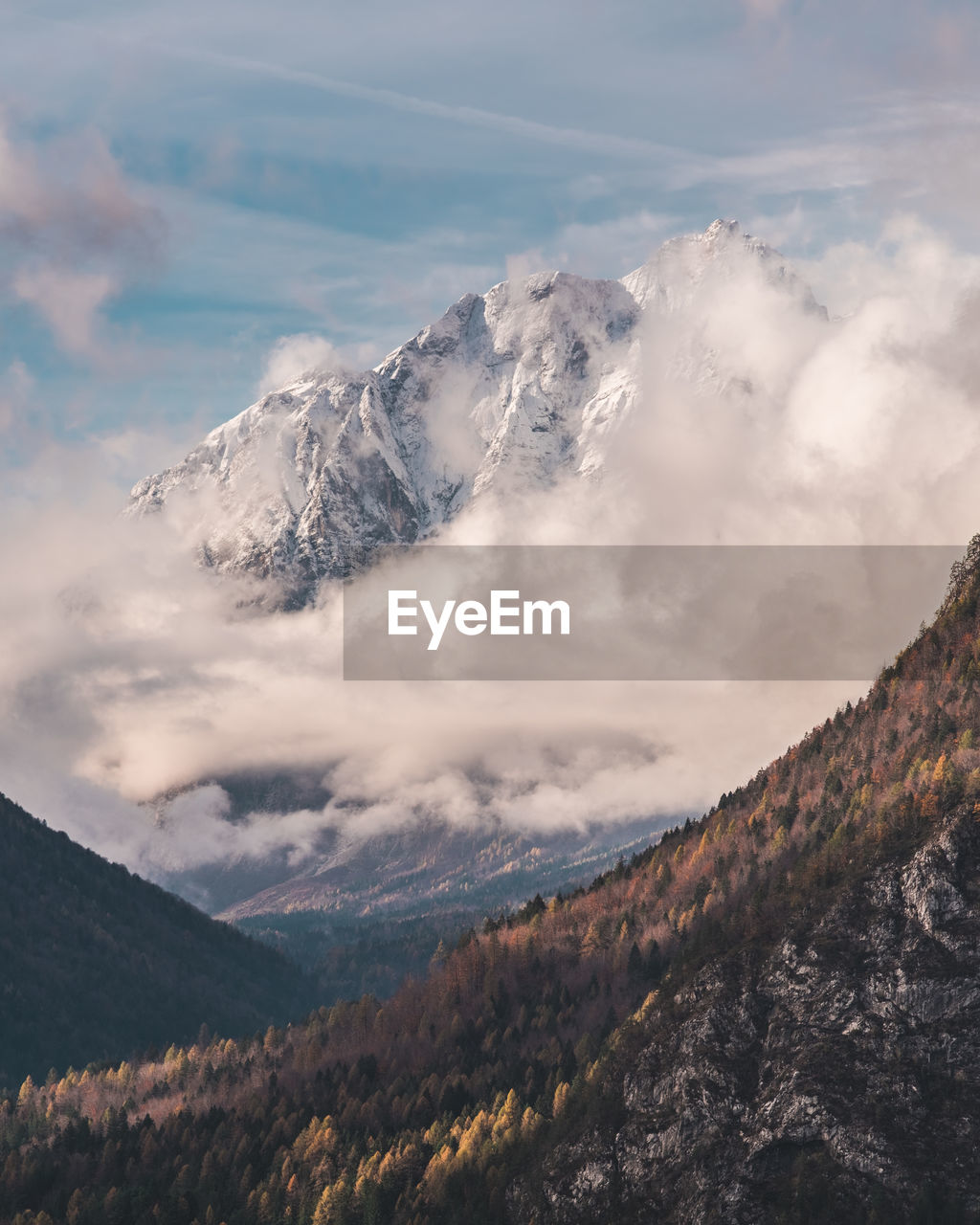 SCENIC VIEW OF SNOWCAPPED MOUNTAIN AGAINST SKY