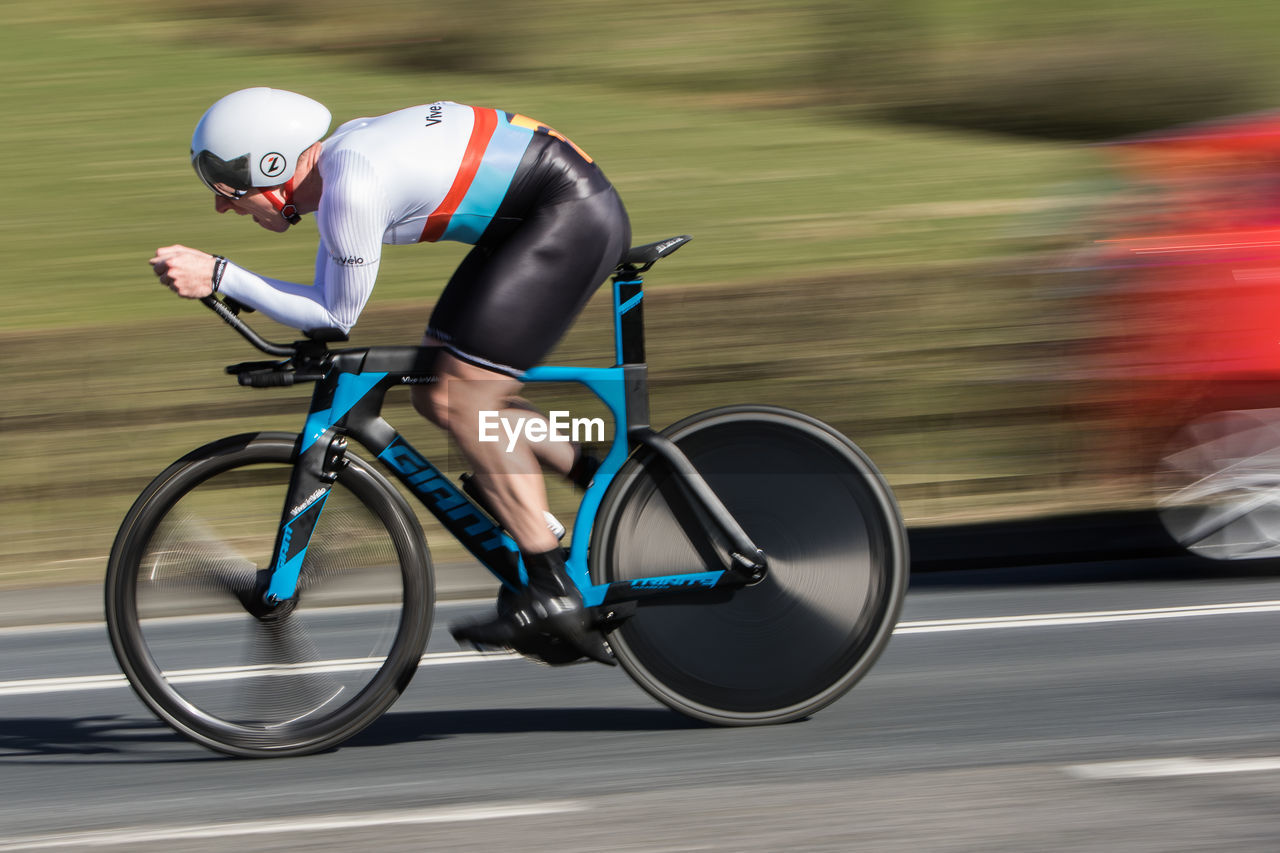 SIDE VIEW OF A BICYCLING ON BICYCLE