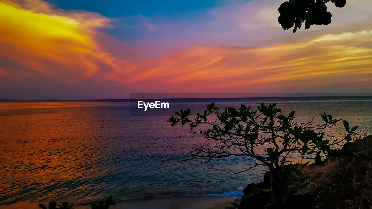 Scenic view of sea against cloudy sky