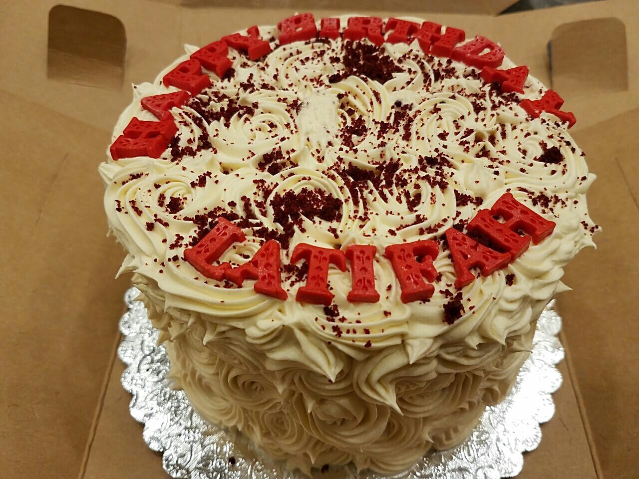 CLOSE-UP OF CHOCOLATE CAKE