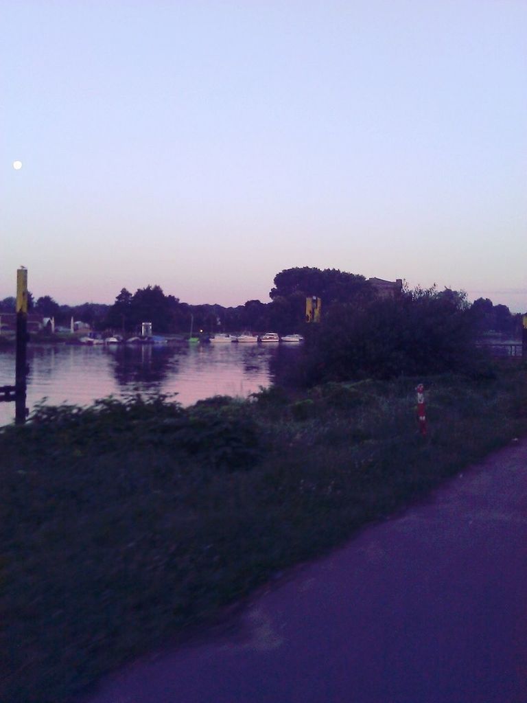 Lake against clear sky at dusk