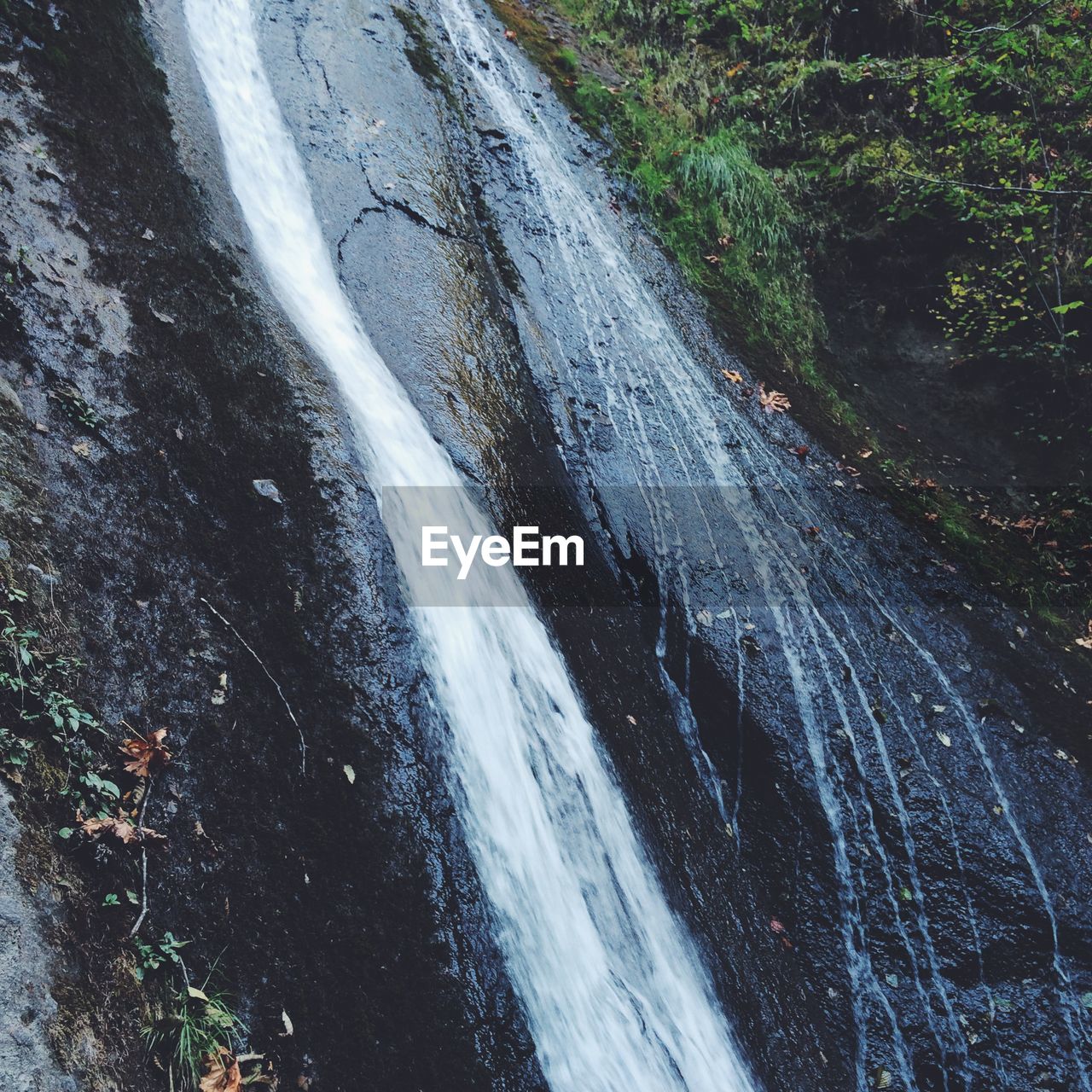 VIEW OF RIVER FLOWING THROUGH ROCKS