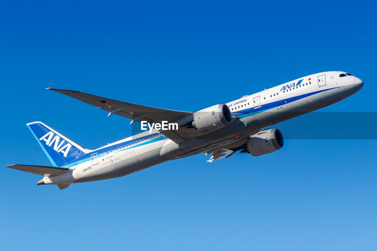 LOW ANGLE VIEW OF AIRPLANE AGAINST CLEAR SKY