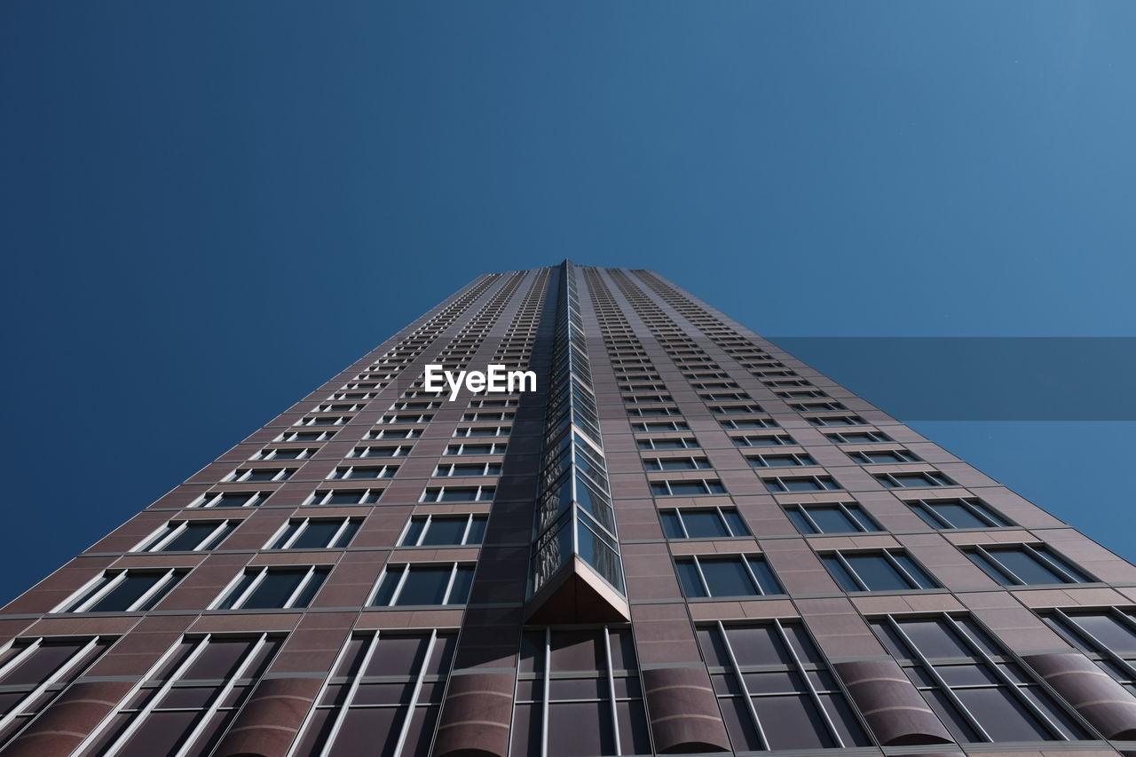 LOW ANGLE VIEW OF BUILDINGS AGAINST CLEAR BLUE SKY