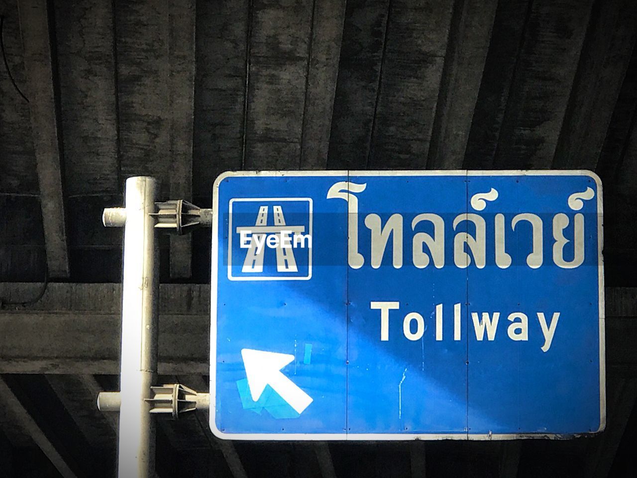 CLOSE-UP OF TEXT ON BLUE SIGN