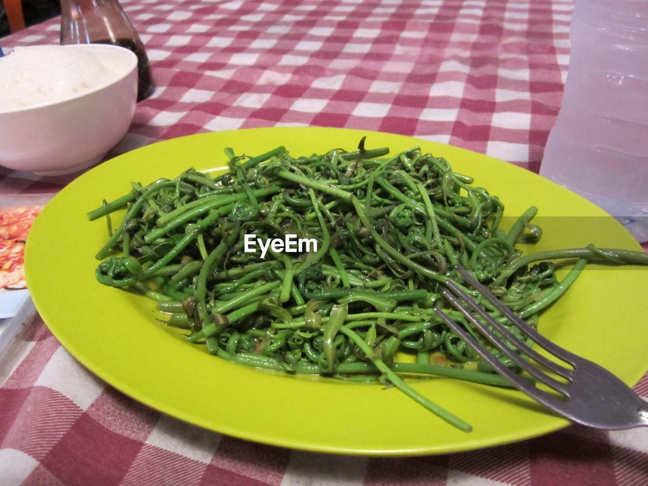 CLOSE-UP OF SERVED FOOD IN PLATE