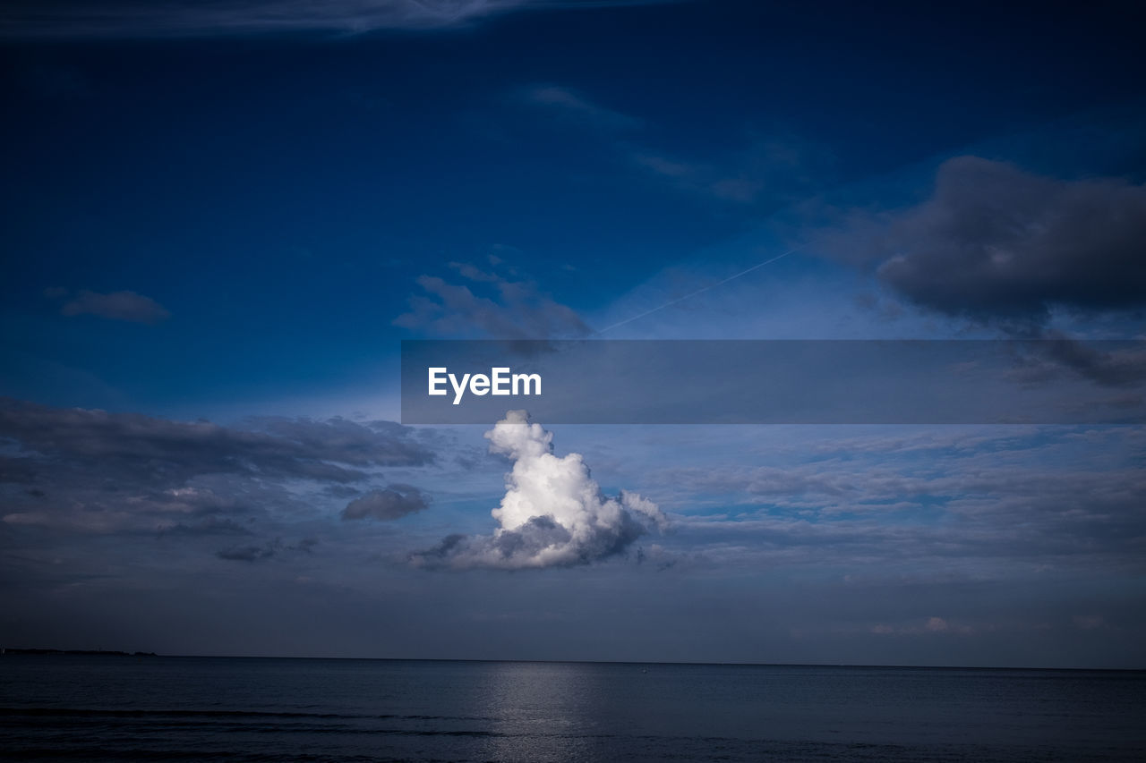 SCENIC VIEW OF SEA AGAINST VAPOR TRAIL IN SKY