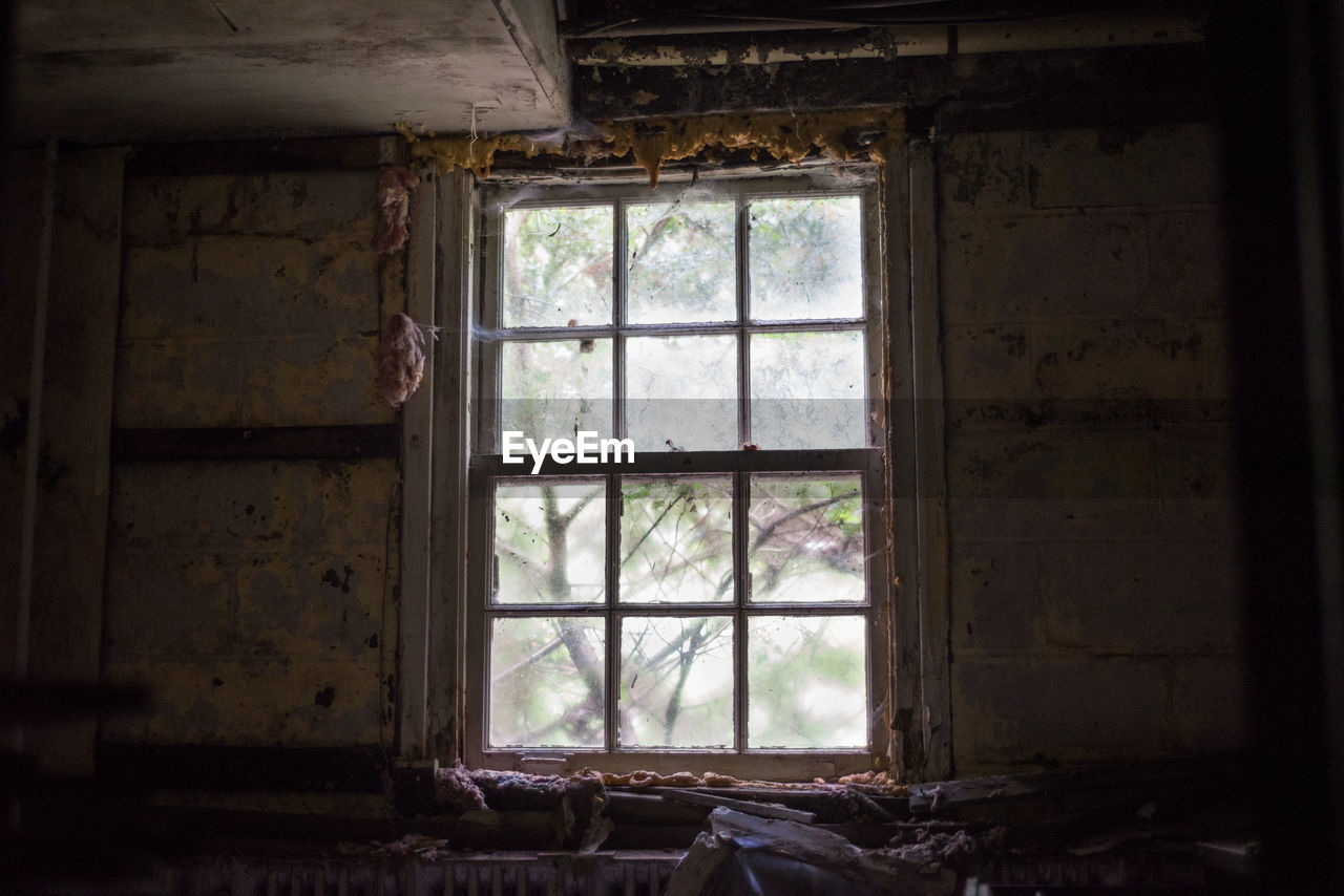 WINDOW OF OLD ABANDONED HOUSE