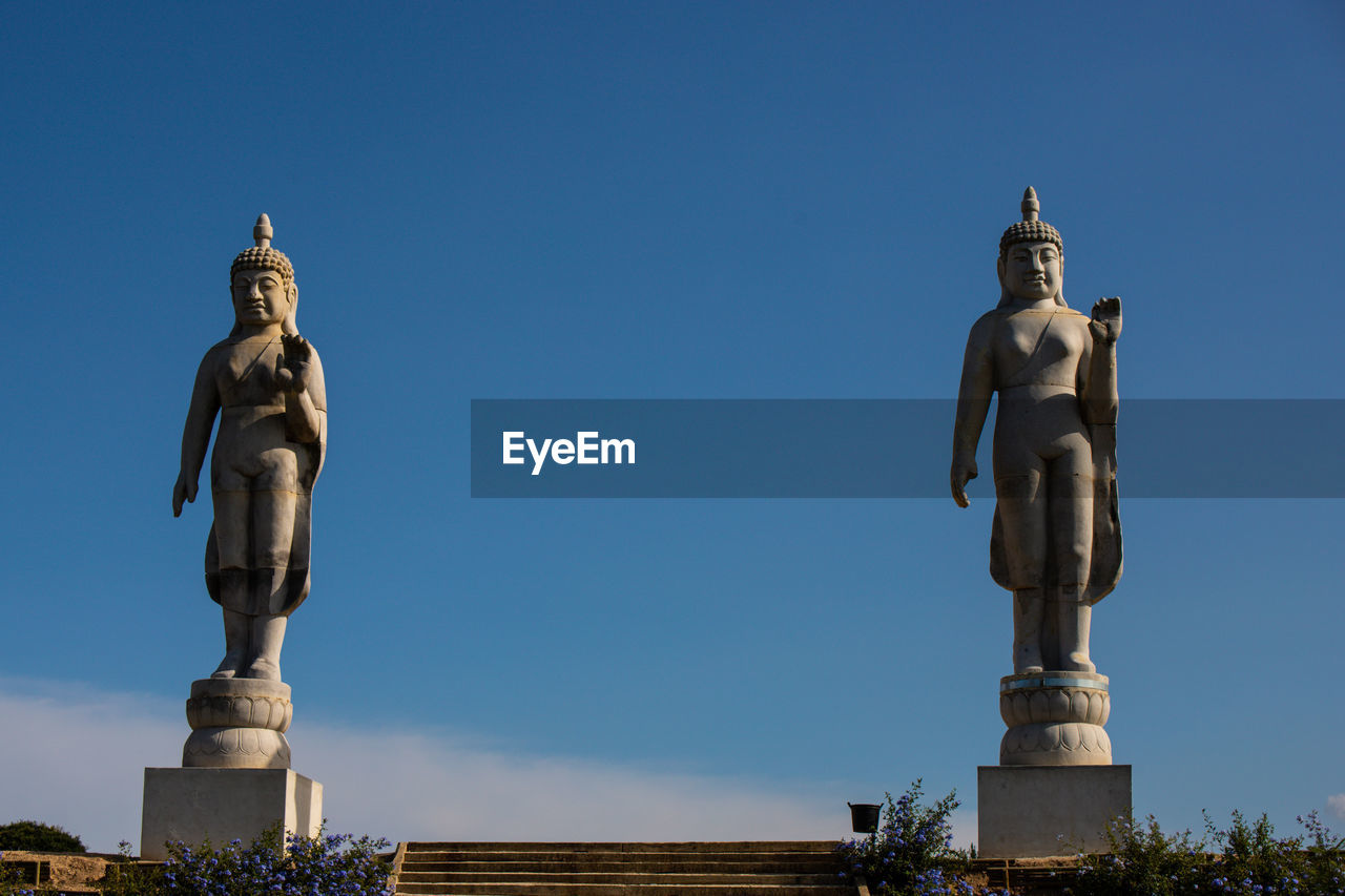 LOW ANGLE VIEW OF STATUE AGAINST CLEAR BLUE SKY