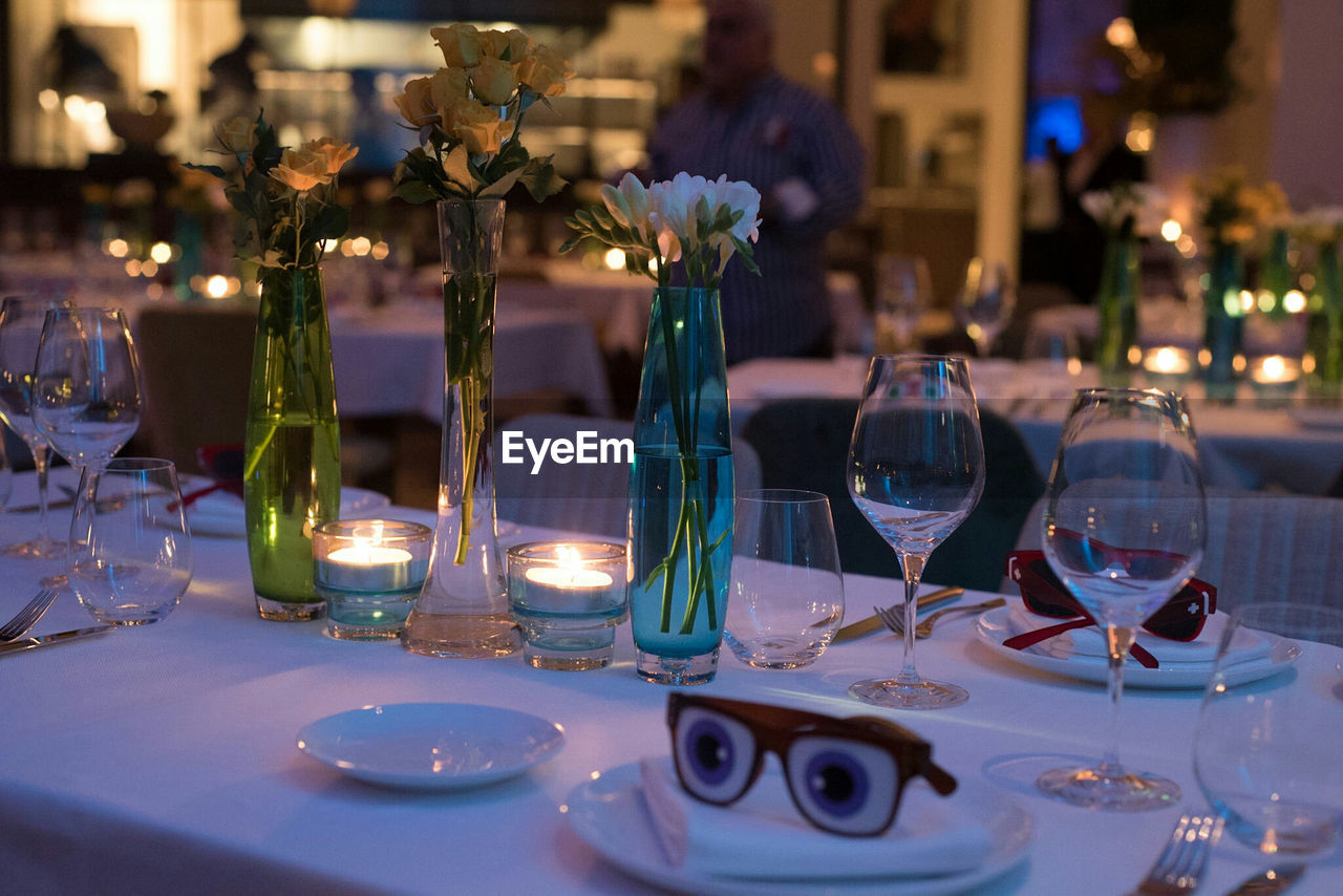 CLOSE-UP OF WINE GLASSES ON TABLE