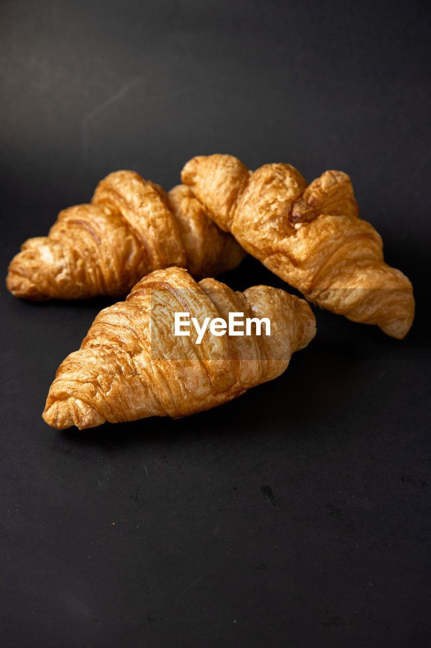 HIGH ANGLE VIEW OF BREAD ON BLACK BACKGROUND