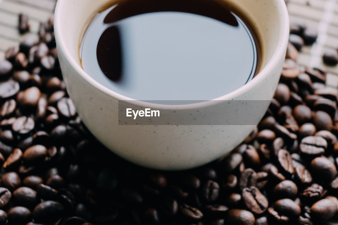 HIGH ANGLE VIEW OF COFFEE CUP WITH TEA