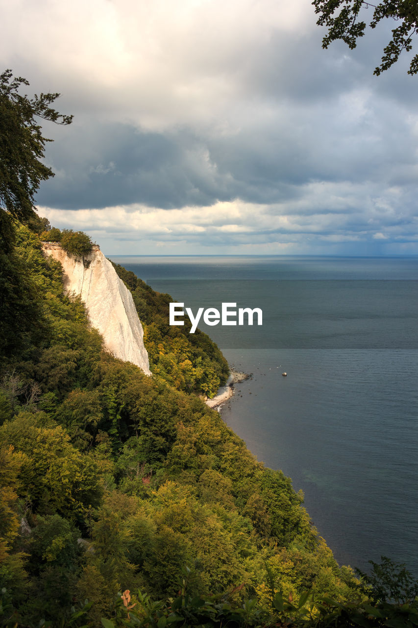 SCENIC VIEW OF SEA AND ROCKS