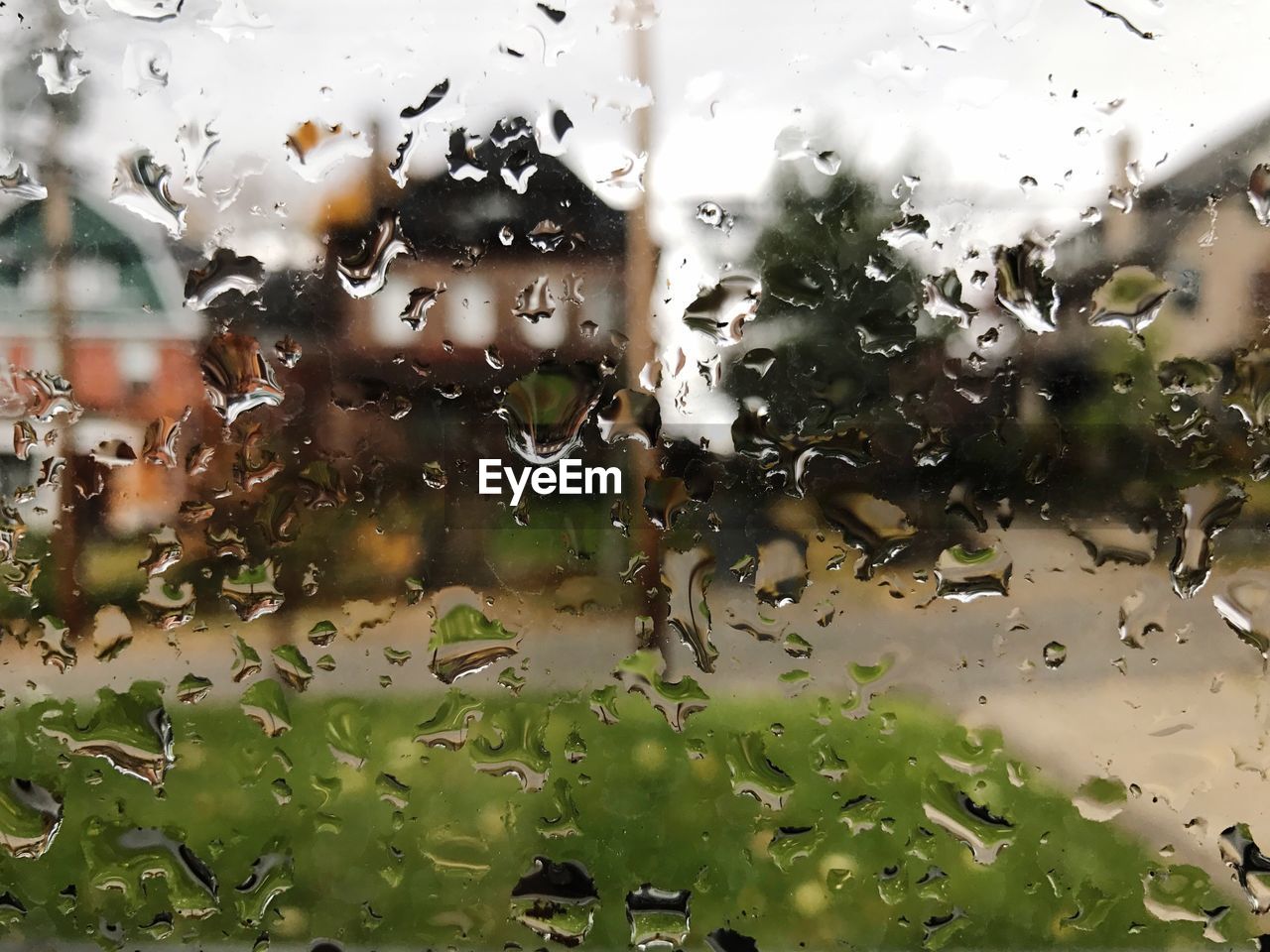 FULL FRAME SHOT OF WET GLASS WINDOW