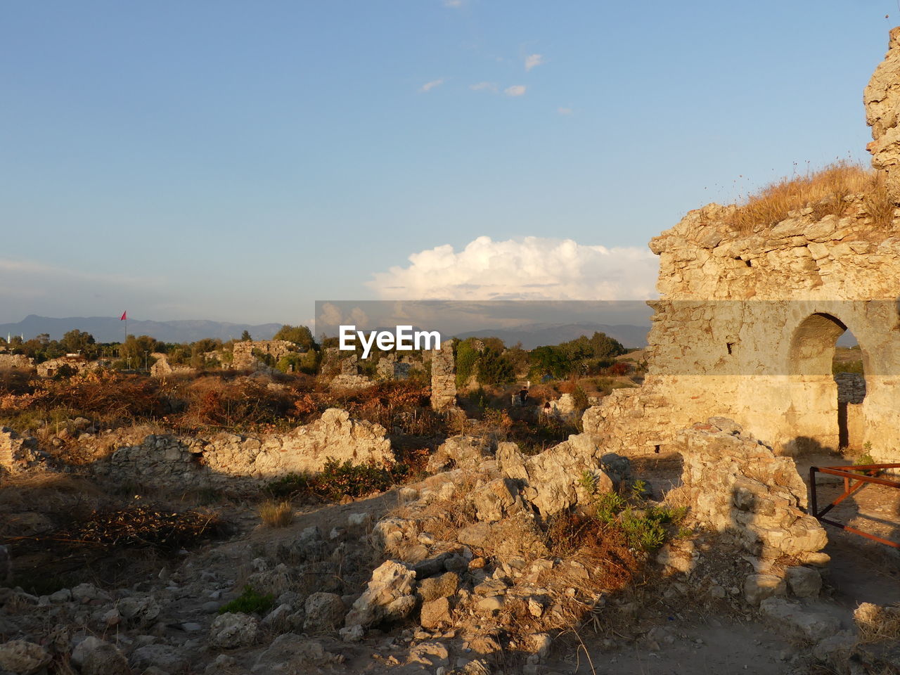 OLD RUINS OF BUILDING