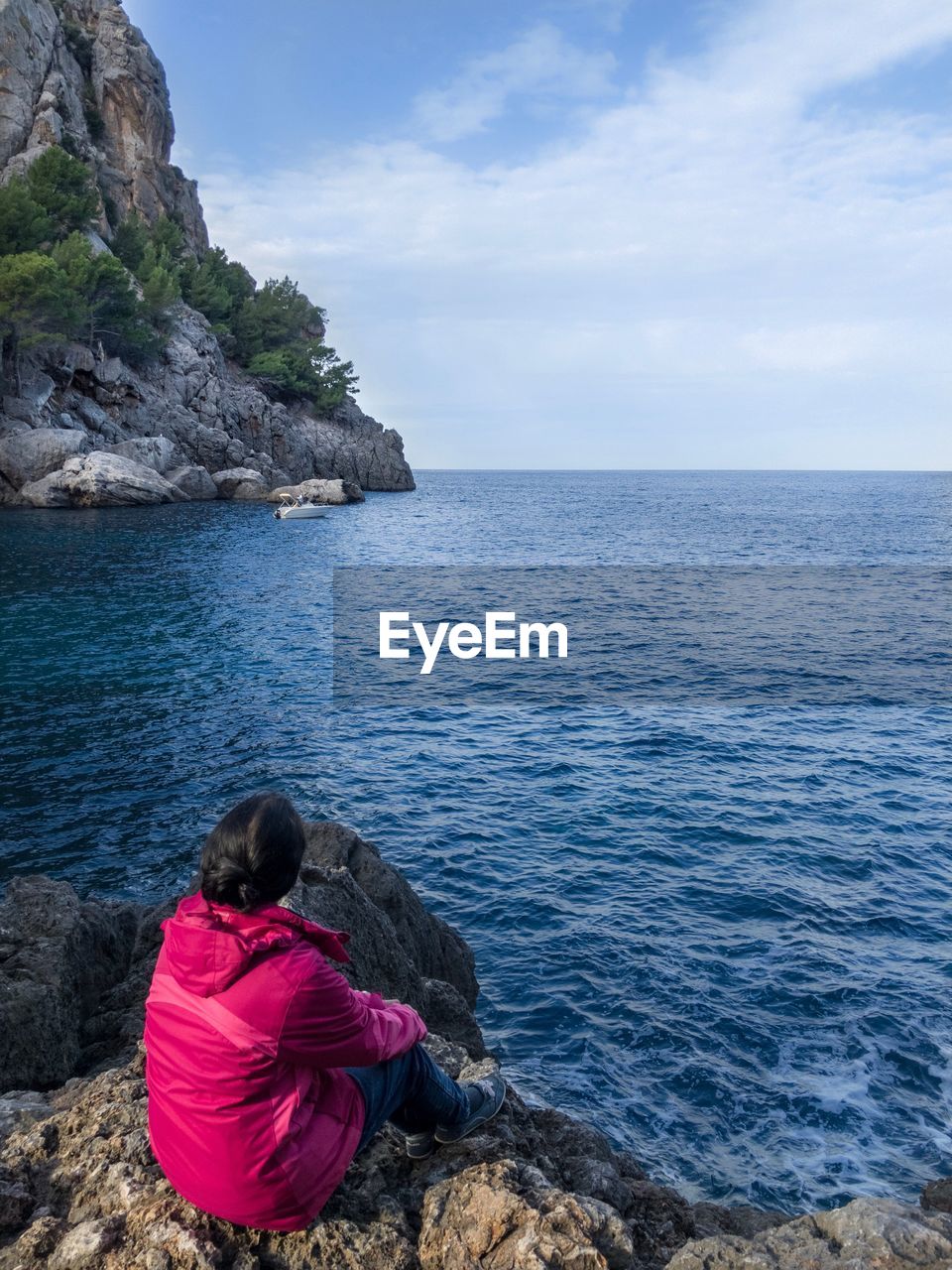 Woman looking at sea against sky