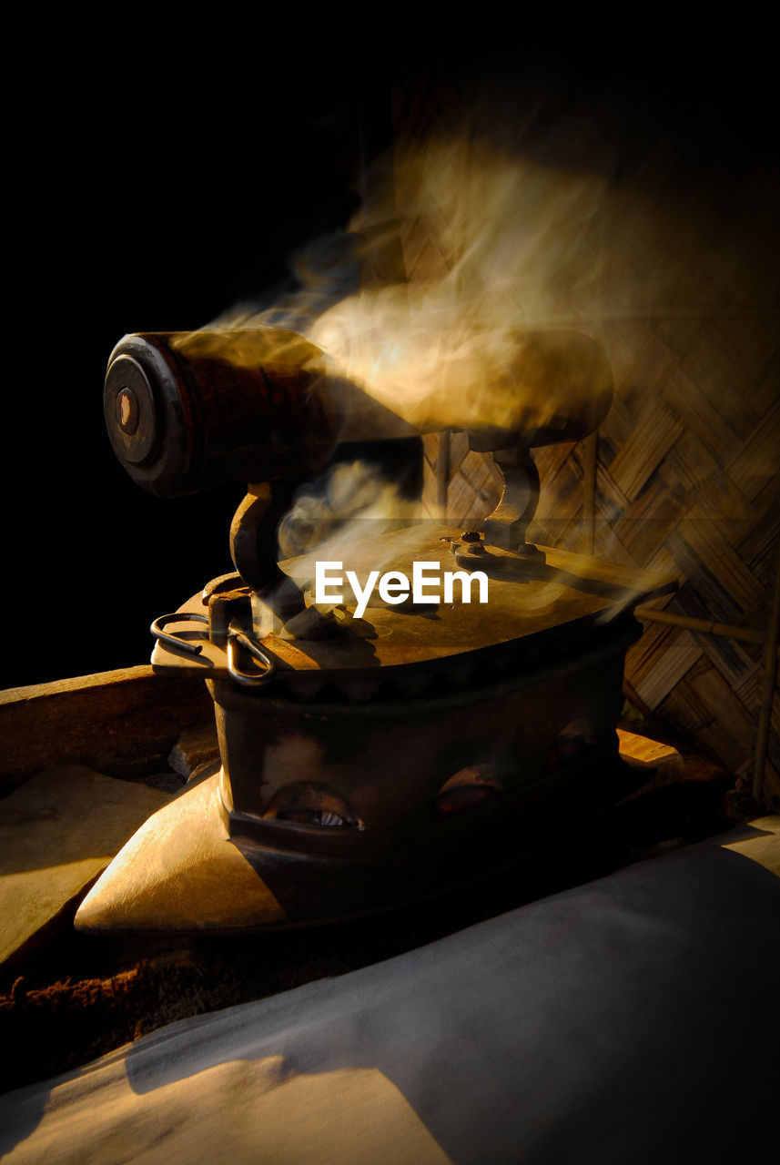 CLOSE-UP OF PERSON PREPARING FOOD