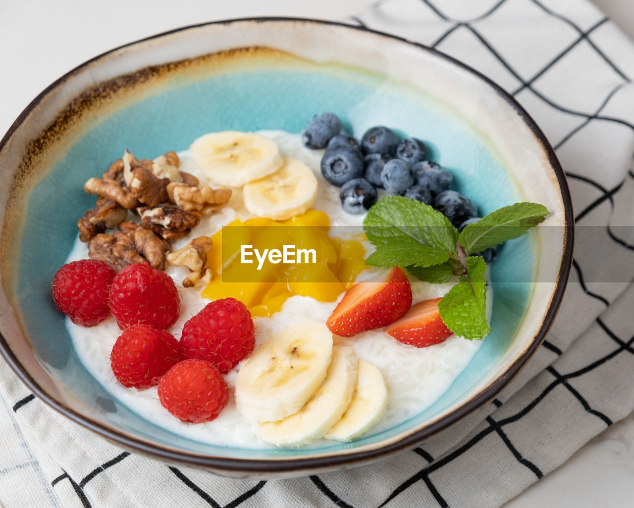 HIGH ANGLE VIEW OF BREAKFAST SERVED ON TABLE