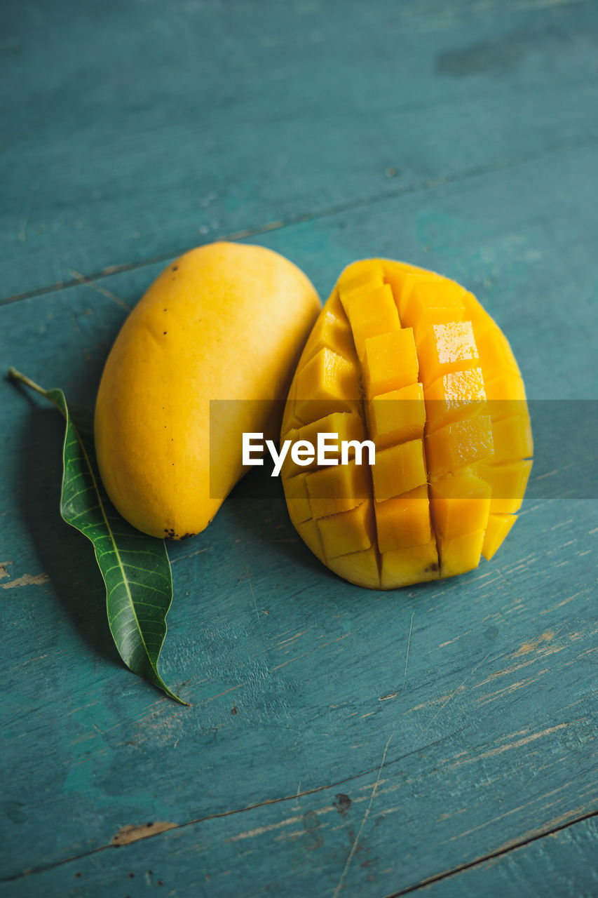 CLOSE-UP OF LEMON ON TABLE