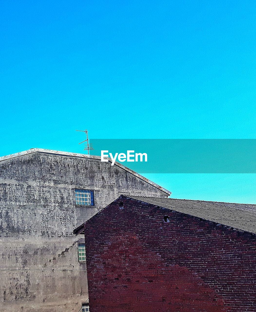 HIGH SECTION OF HOUSES AGAINST CLEAR BLUE SKY