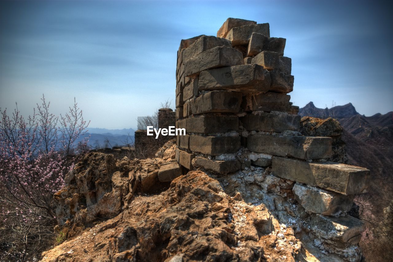 Great wall of china and mountain against blue sky