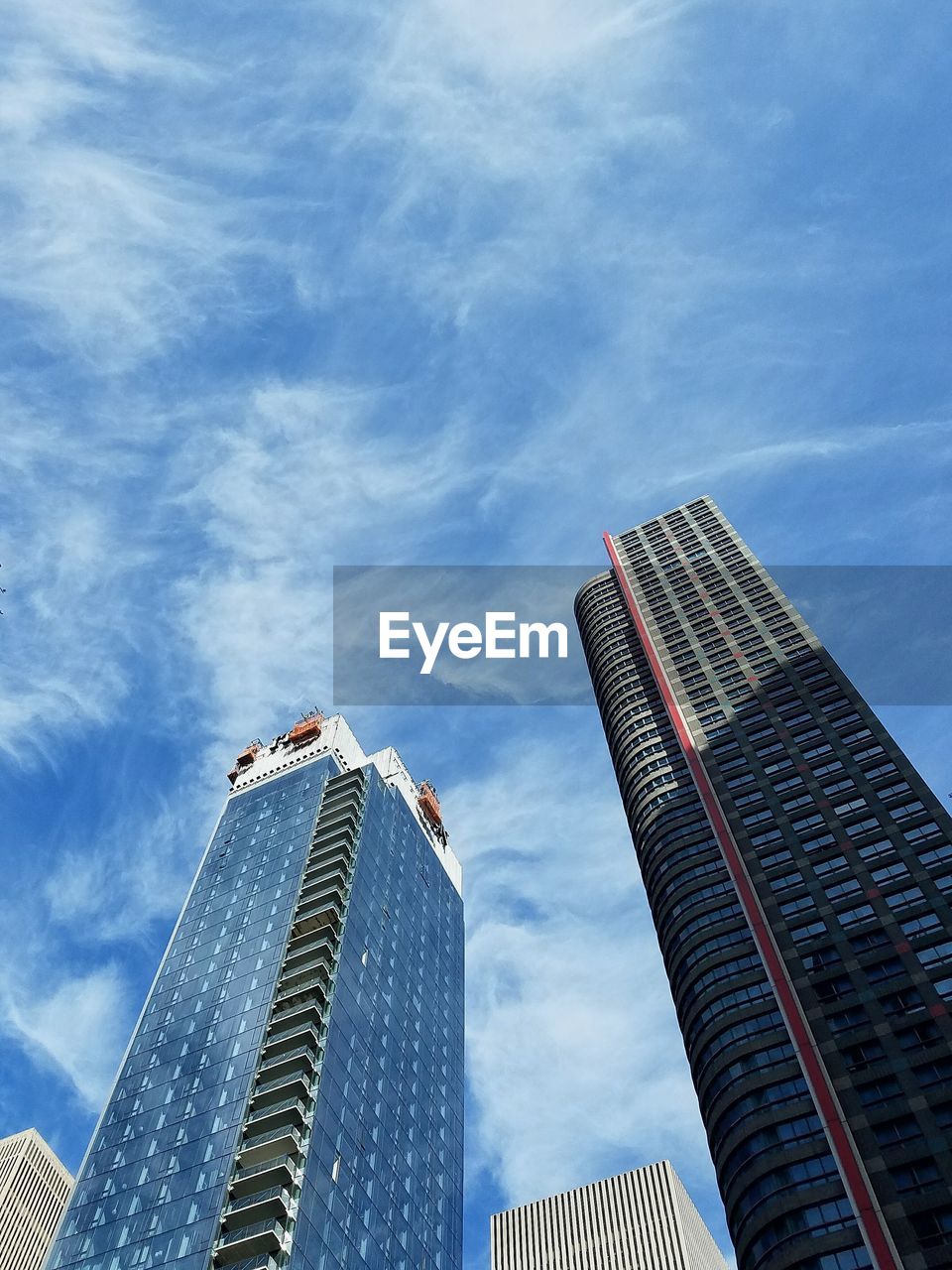 LOW ANGLE VIEW OF MODERN BUILDINGS IN CITY AGAINST SKY
