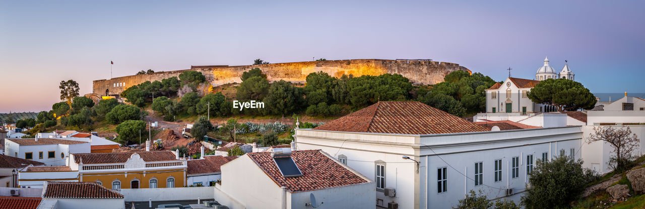 PANORAMIC VIEW OF TOWNSCAPE AGAINST SKY