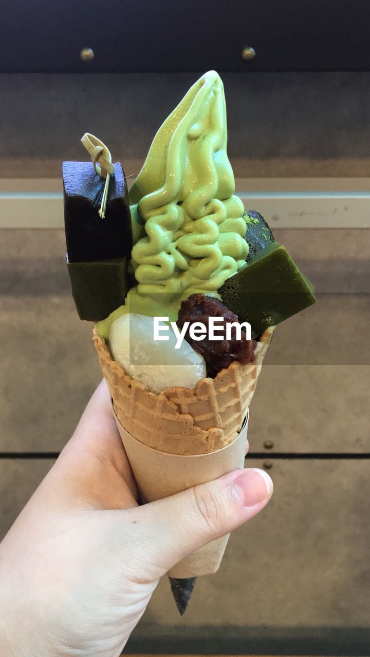 WOMAN HOLDING ICE CREAM