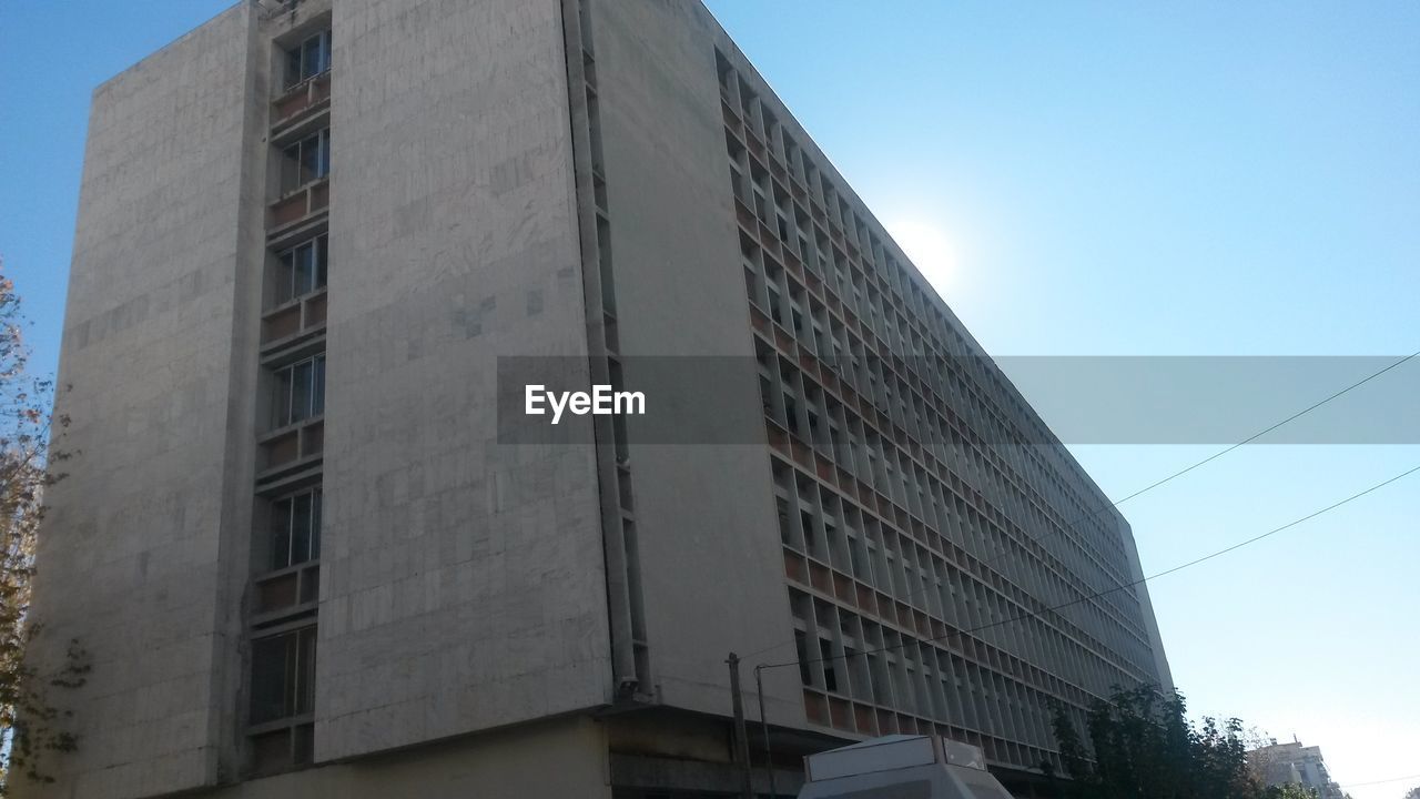 LOW ANGLE VIEW OF BUILDINGS IN CITY