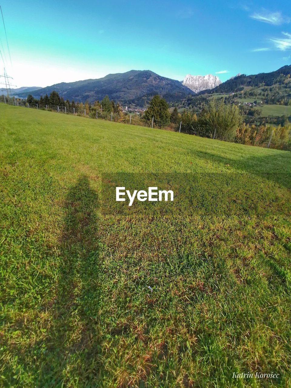 SCENIC VIEW OF LANDSCAPE AND MOUNTAINS AGAINST SKY