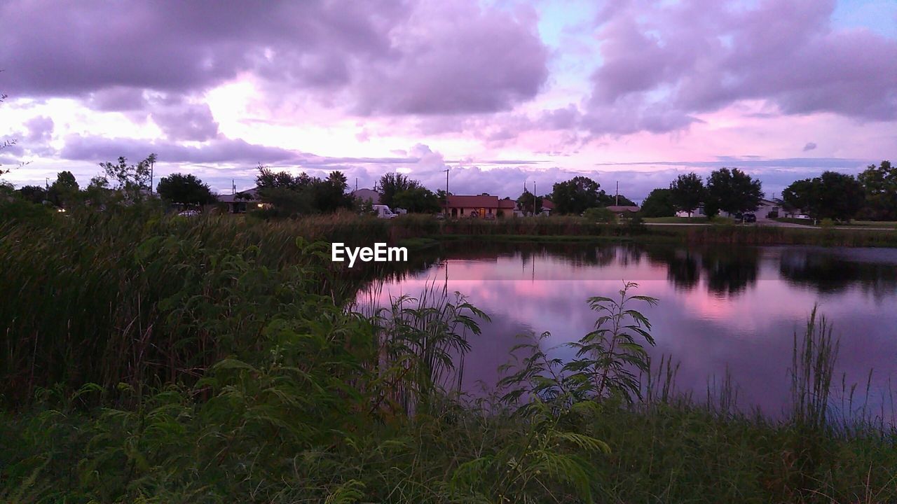 SCENIC VIEW OF LAKE AGAINST CLOUDY SKY