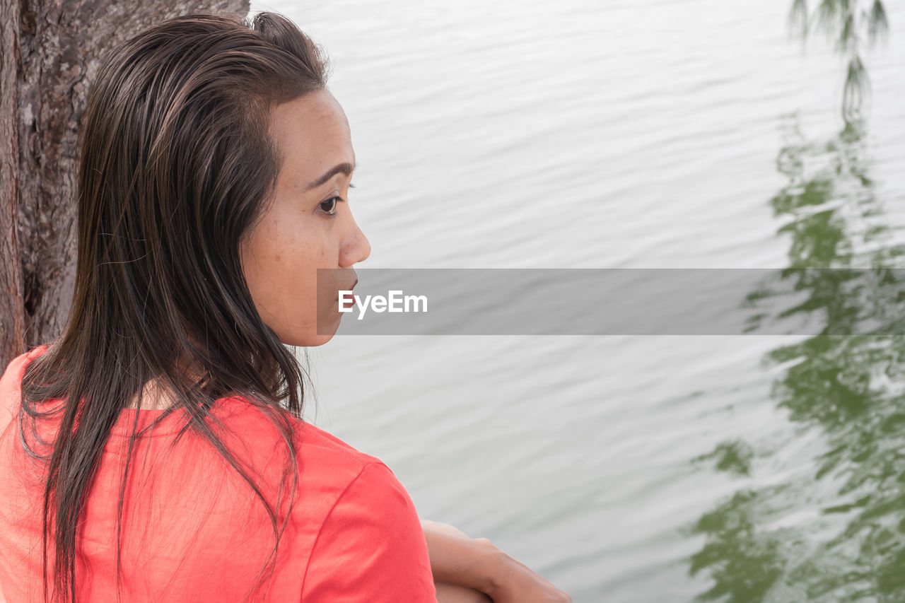 PORTRAIT OF BEAUTIFUL WOMAN LOOKING AWAY