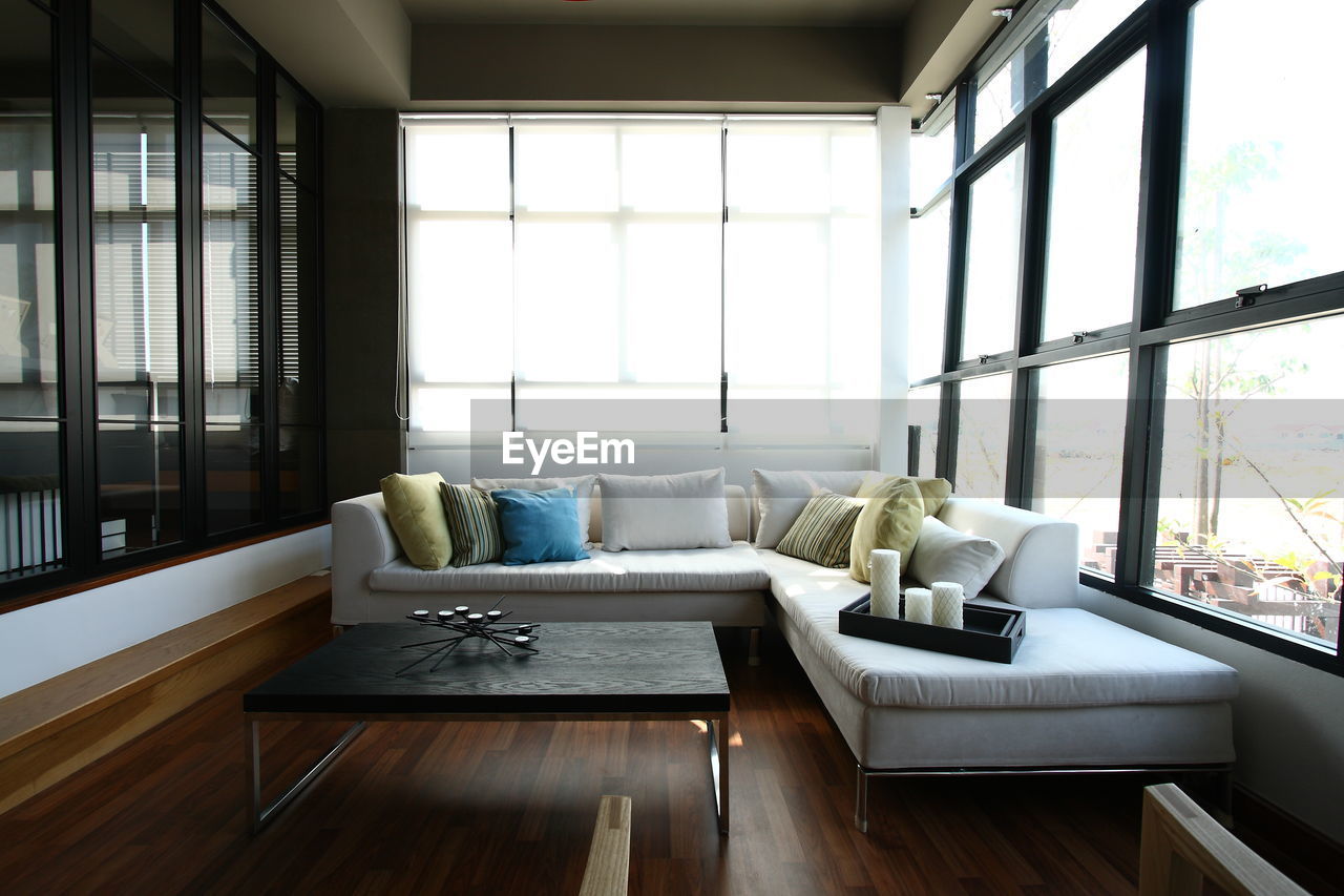 Table and chairs in living room