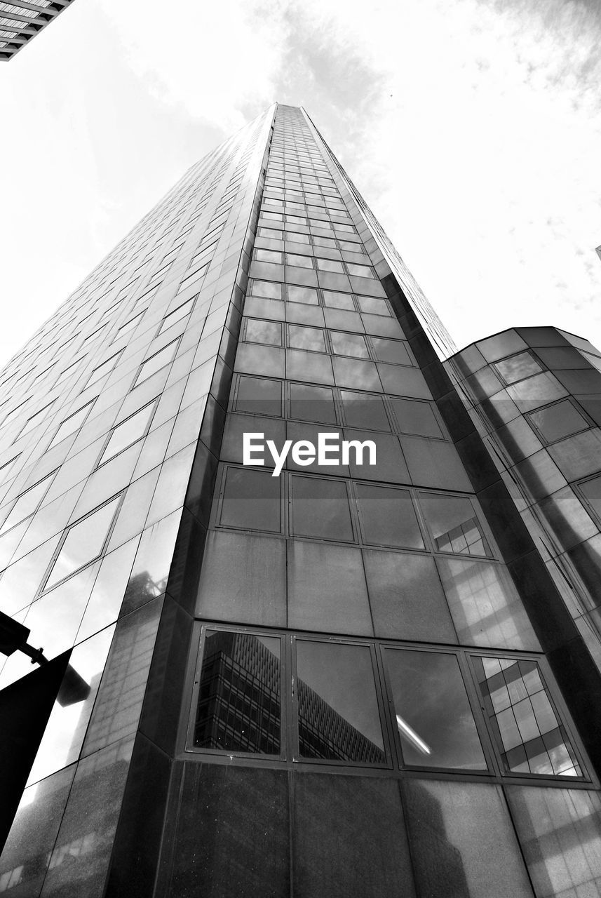 LOW ANGLE VIEW OF MODERN BUILDINGS AGAINST SKY