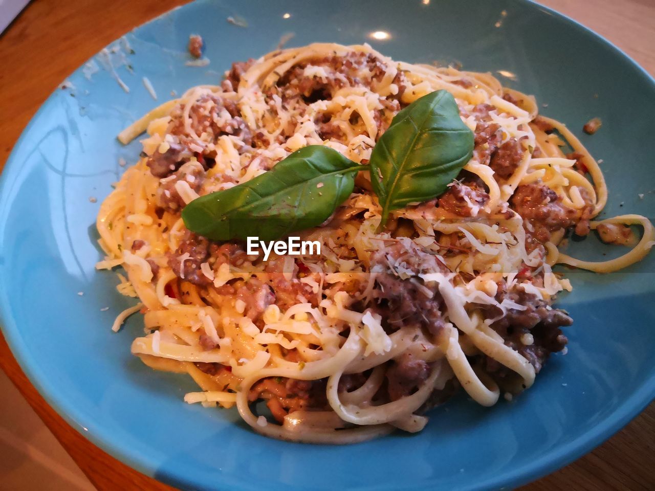 HIGH ANGLE VIEW OF FOOD IN PLATE