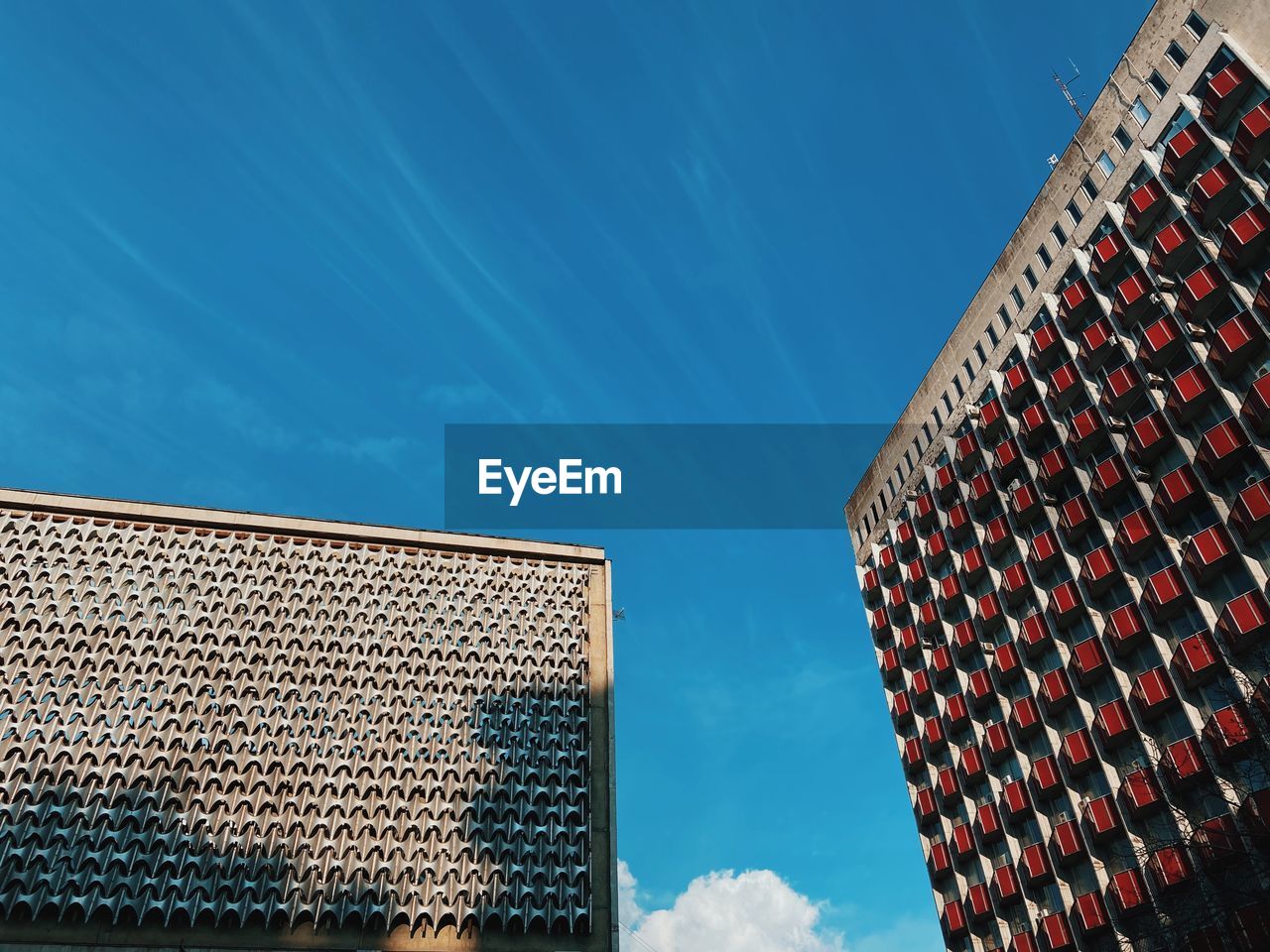 LOW ANGLE VIEW OF BUILDING AGAINST BLUE SKY