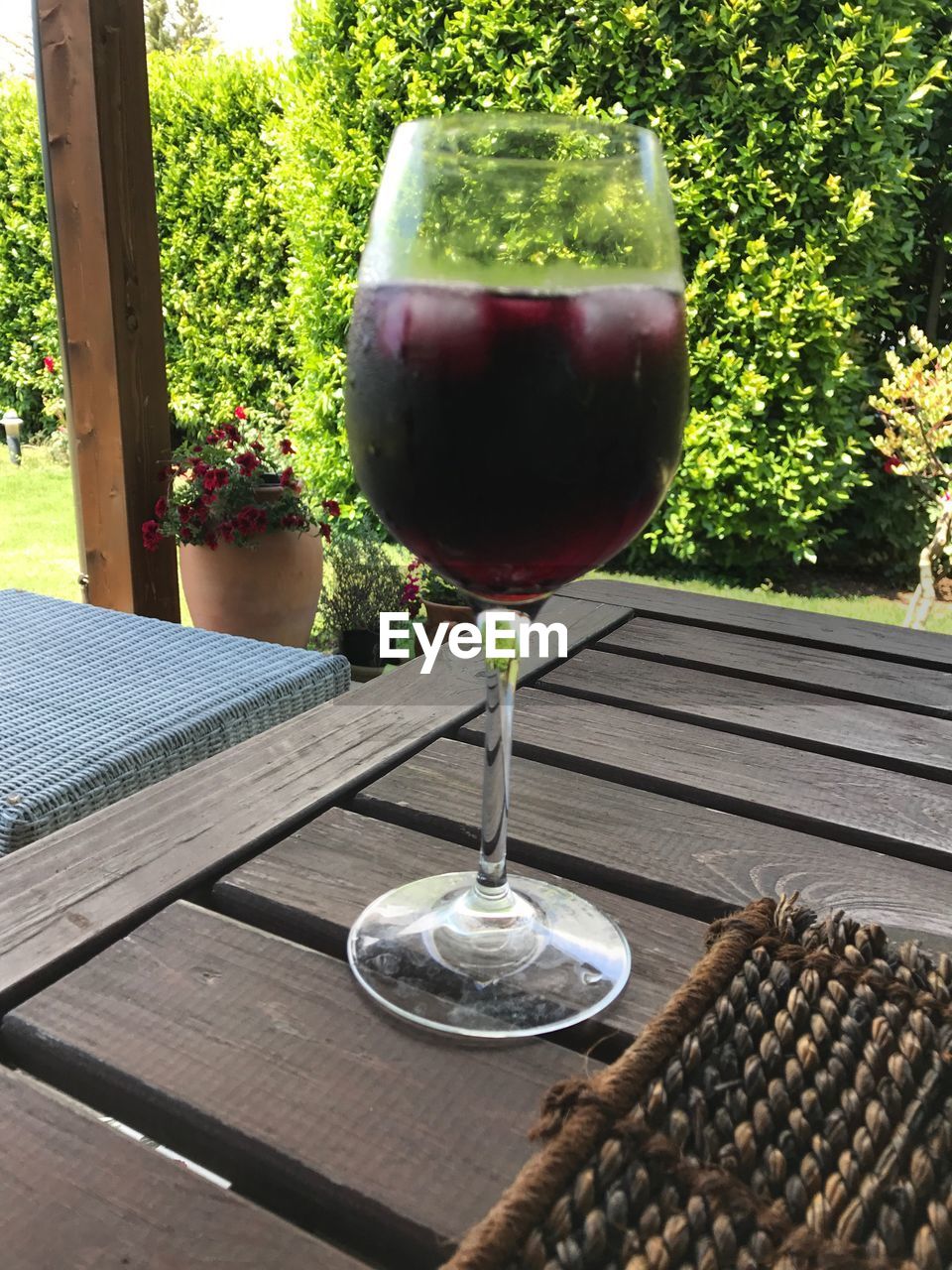 CLOSE-UP OF DRINK ON TABLE