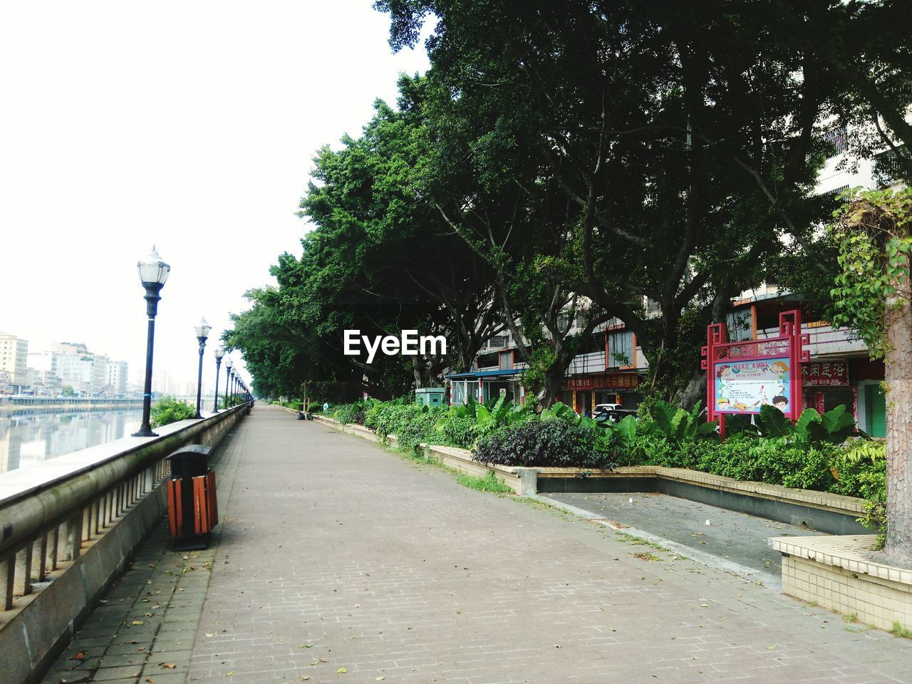 ROAD PASSING THROUGH A CITY