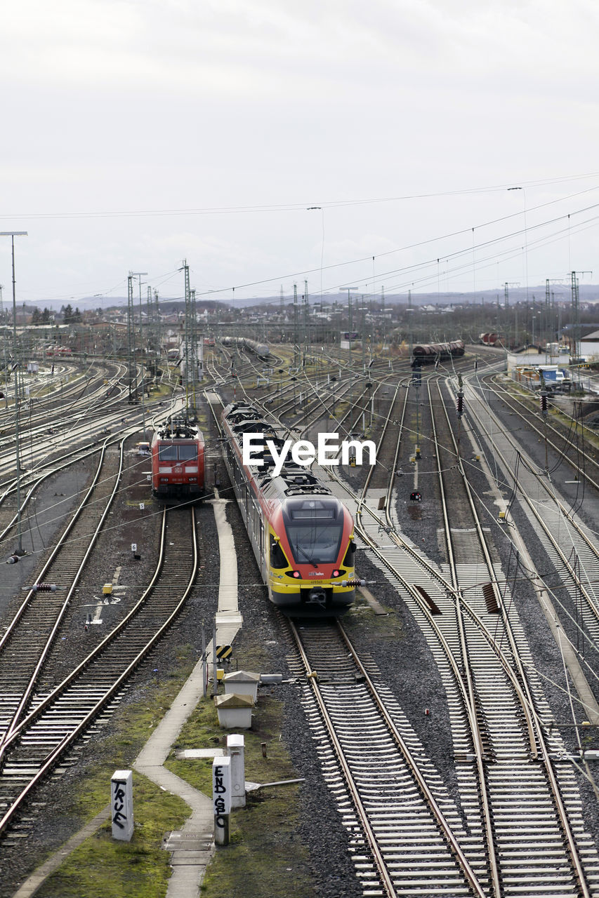 HIGH ANGLE VIEW OF TRAIN AGAINST SKY