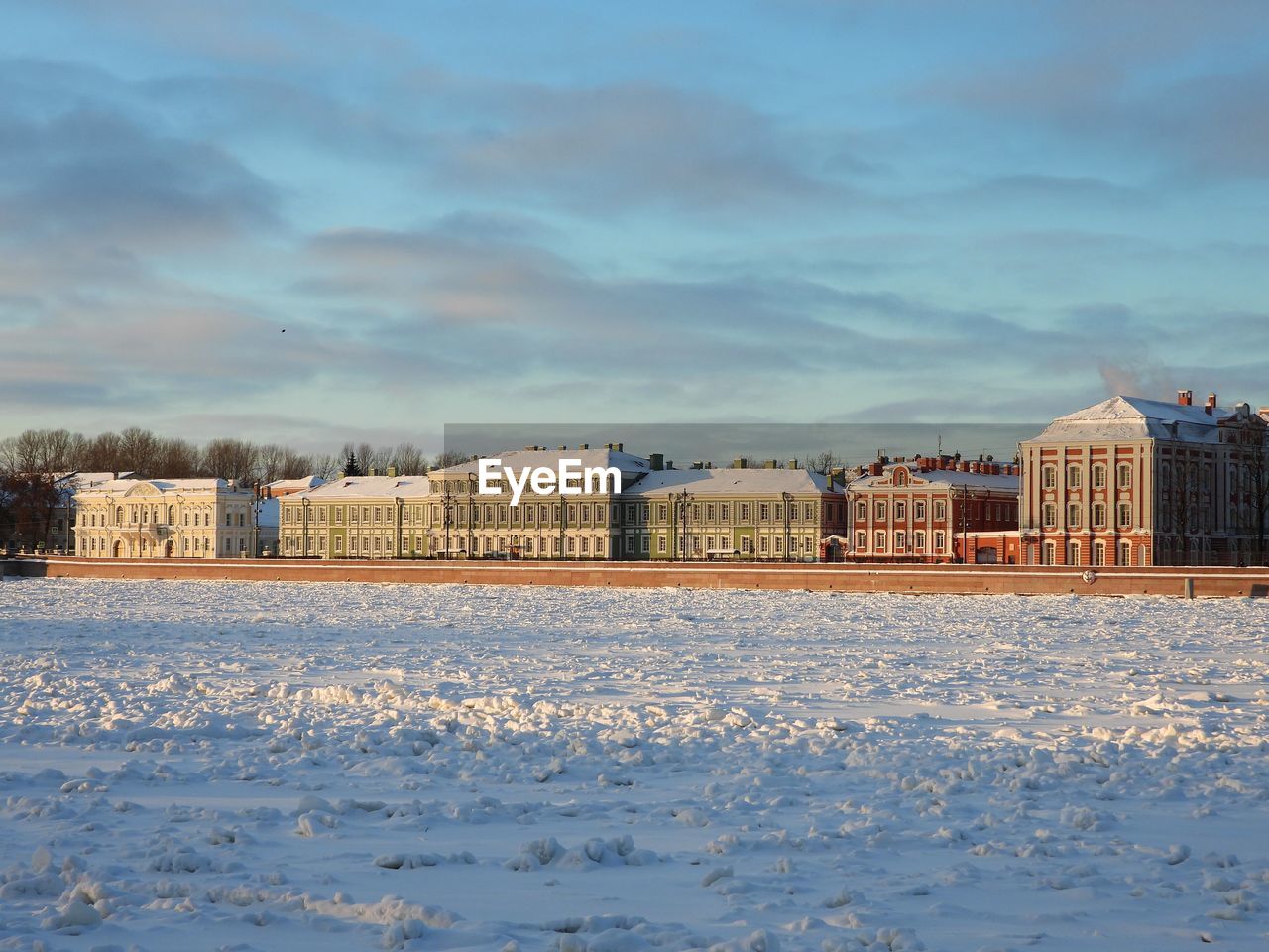 BUILT STRUCTURE ON SNOW COVERED LAND AGAINST SKY