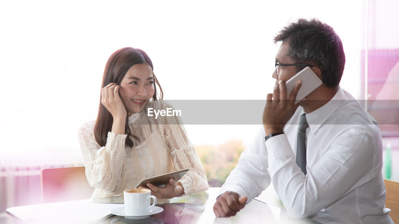 Young woman using laptop in coffee