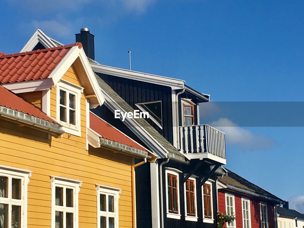 LOW ANGLE VIEW OF HOUSE AGAINST CLEAR SKY