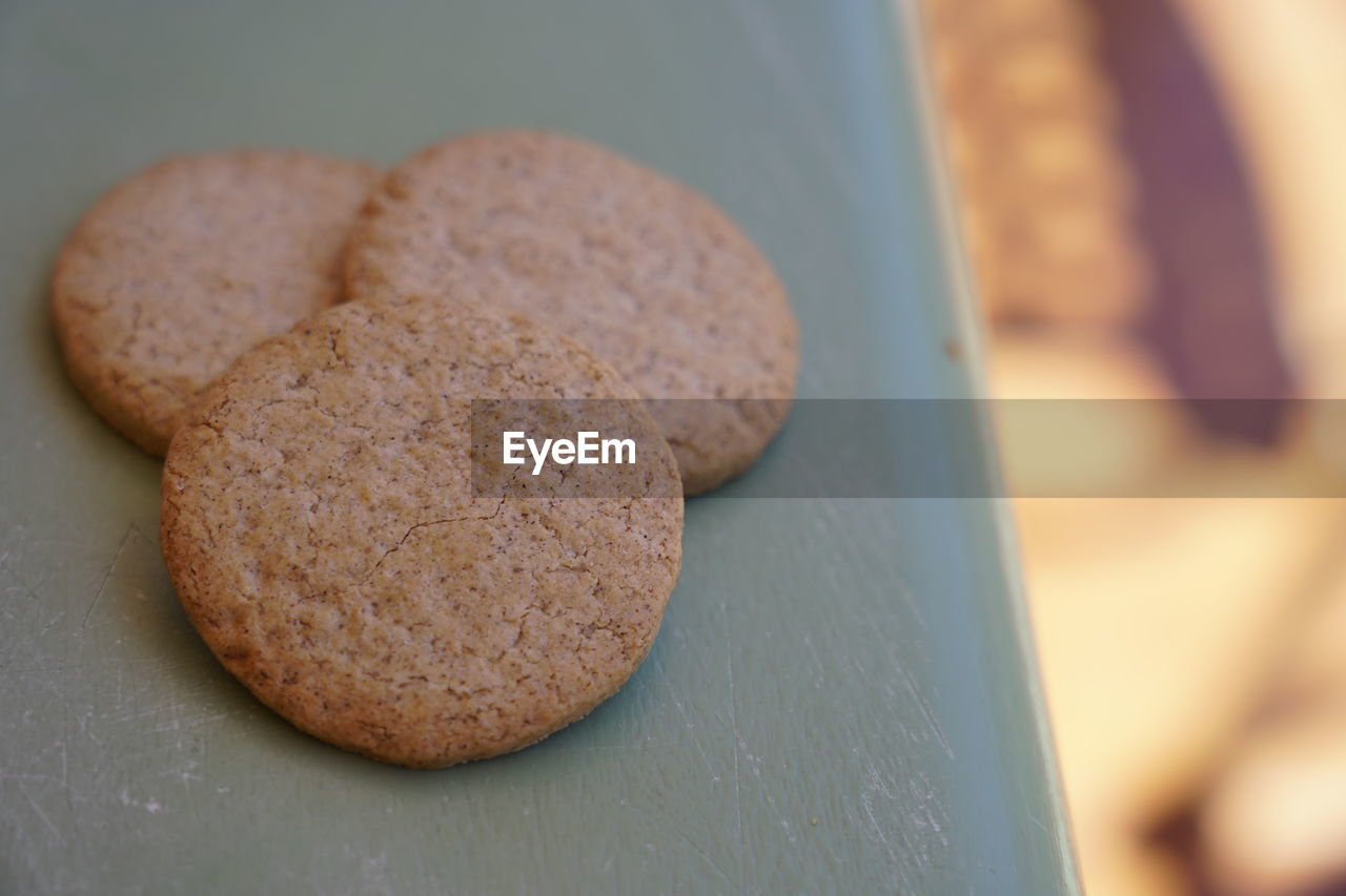 CLOSE-UP OF COOKIES