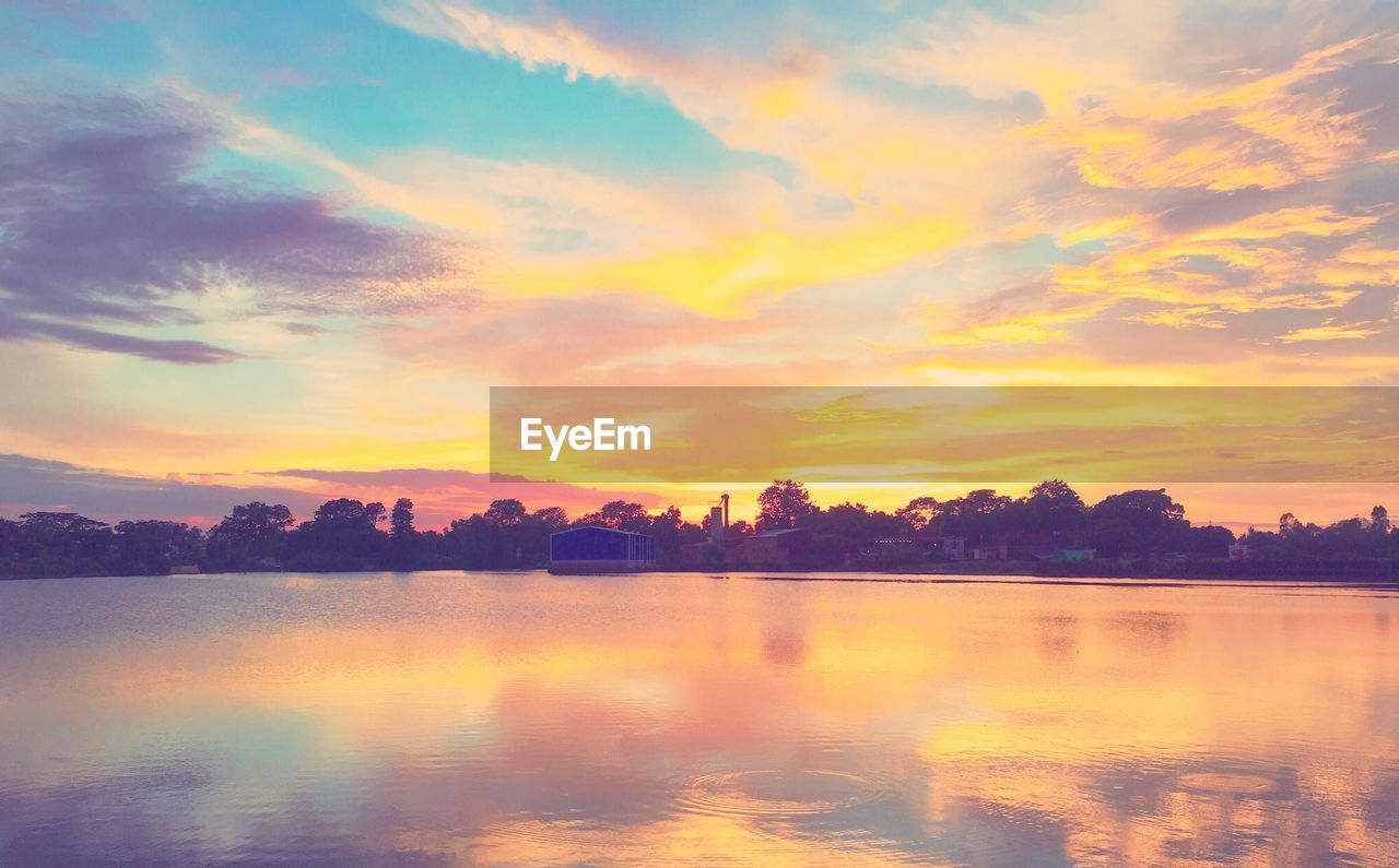 SCENIC VIEW OF LAKE AT SUNSET