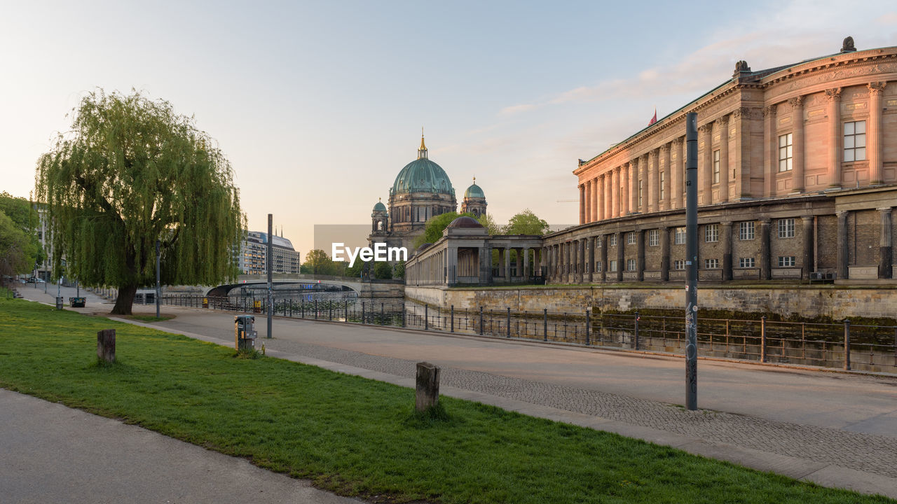 PANORAMIC VIEW OF BUILDINGS AGAINST SKY