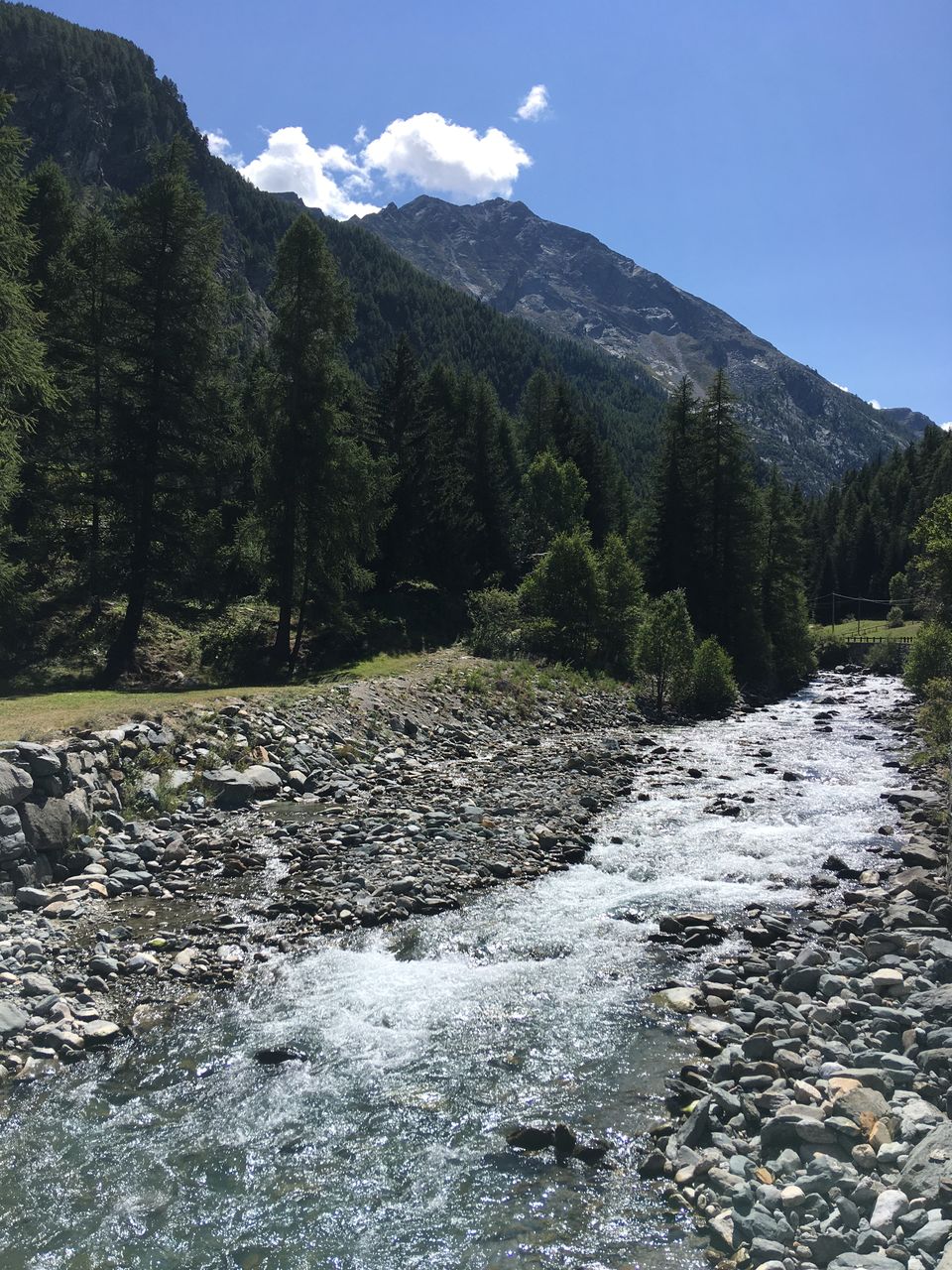 SCENIC VIEW OF RIVER STREAM AGAINST SKY