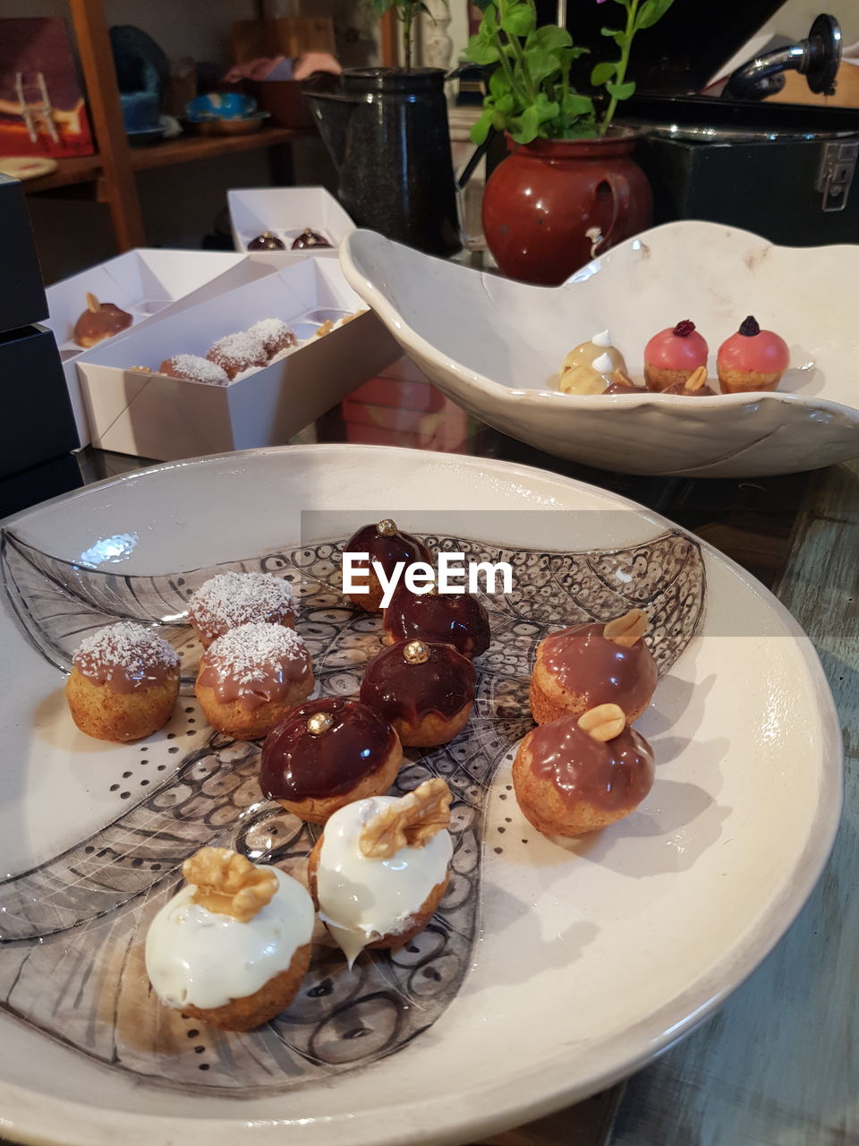 HIGH ANGLE VIEW OF BREAKFAST ON TABLE