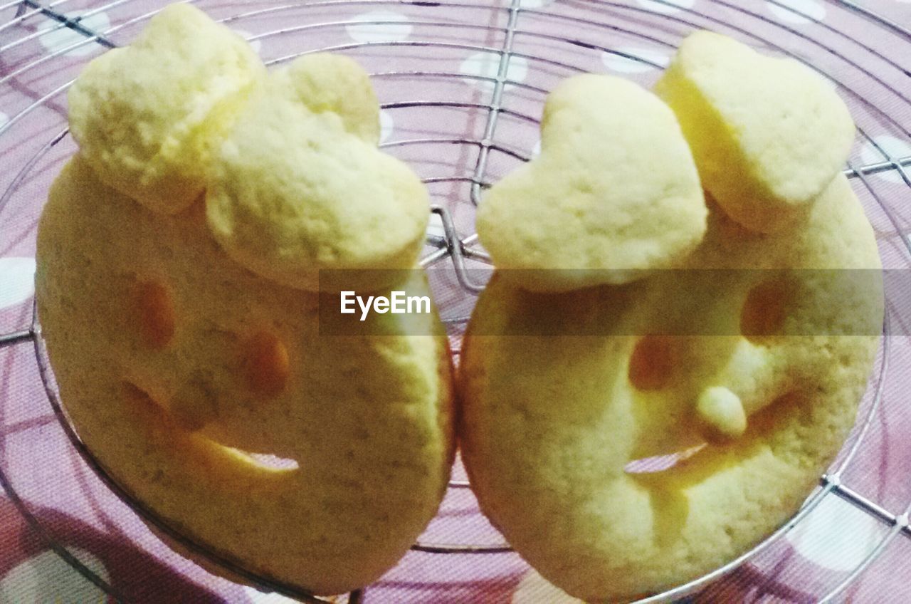 CLOSE-UP OF BREAD IN CONTAINER